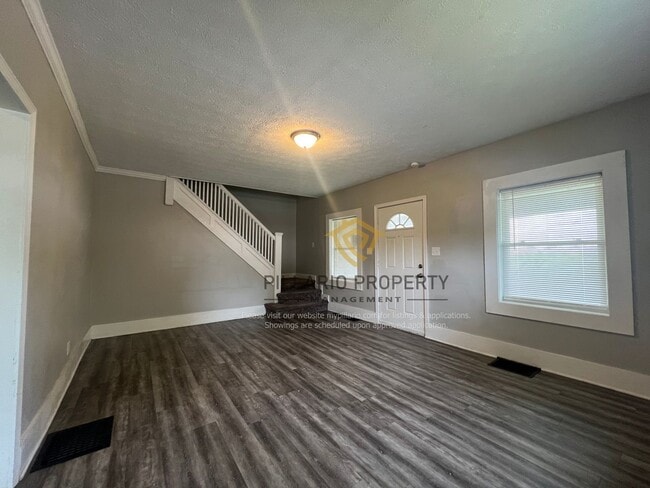 Building Photo - 619 N Sherman Dr