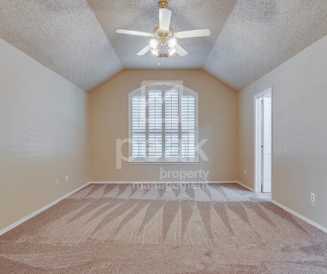 Building Photo - $2600! Beautiful 3 Bed, 2 Bath home in desirable PLANO!