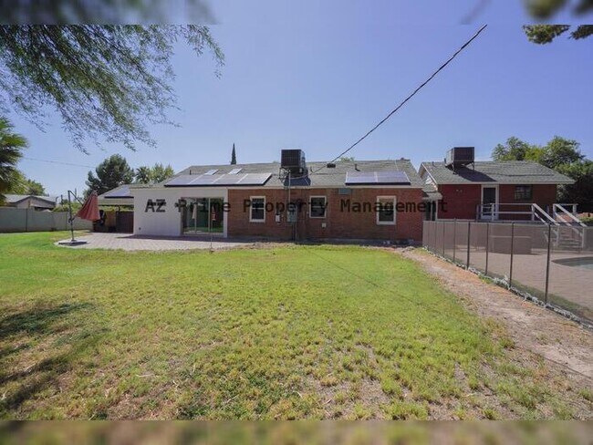 Building Photo - 6521 N 11th Ave