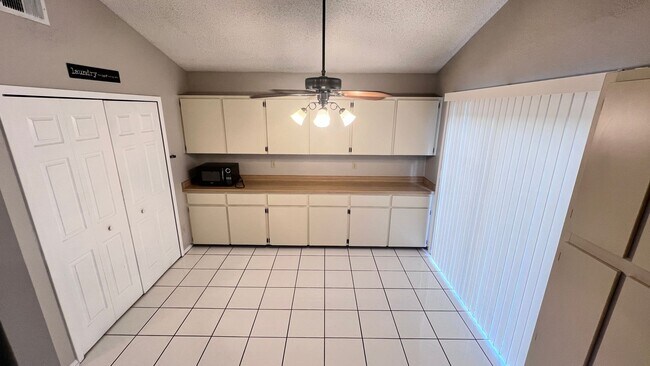 Building Photo - Beautiful 3/2 Home Located In Waterford La...