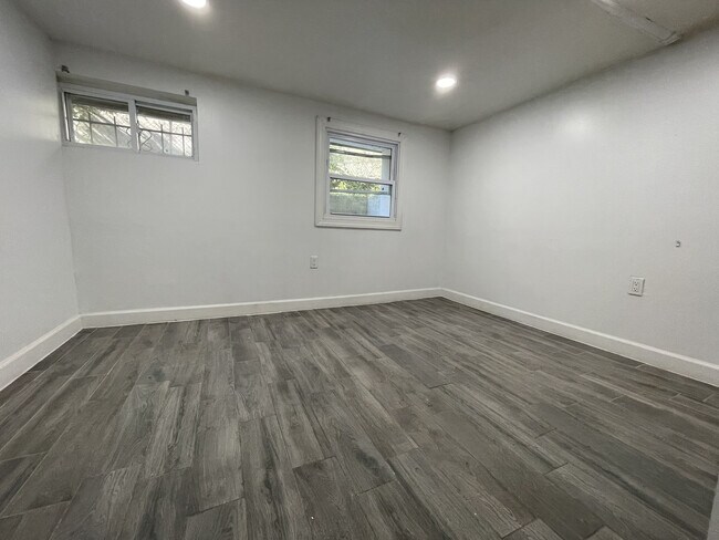 Building Photo - 5920 Chillum Plz NE