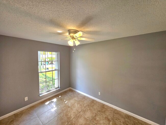 Building Photo - 329 NE Cullman Ct