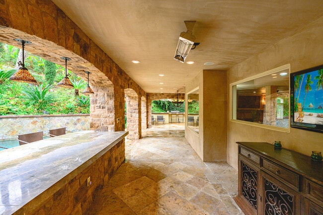 Building Photo - Elegant 5BR Furnished Estate with Pool & G...