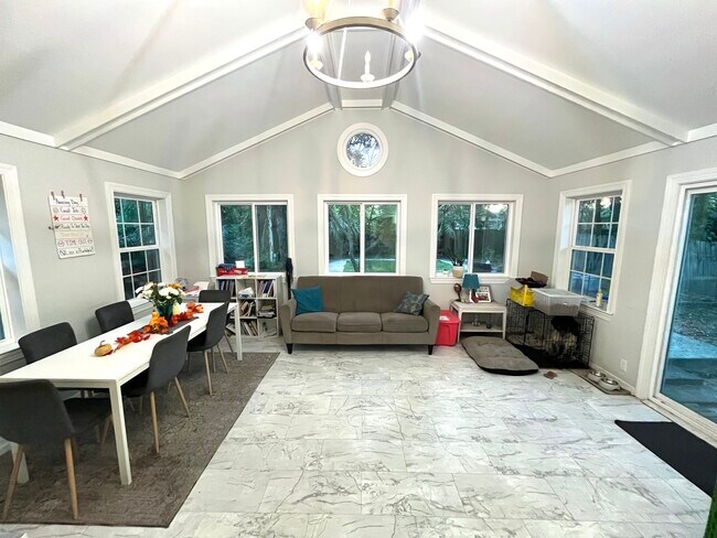 Building Photo - 5923 Murray Dr