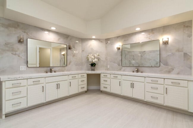 Building Photo - 80671 Cherry Hills Dr