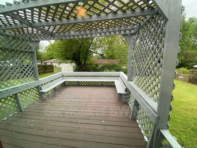 Building Photo - 2535 W Primrose Ln