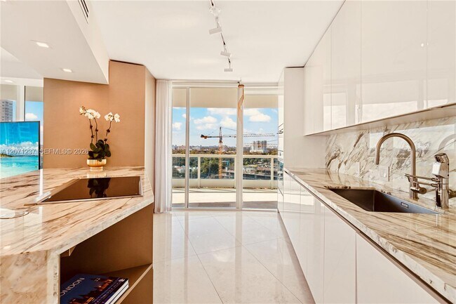 Building Photo - 2127 Brickell Ave