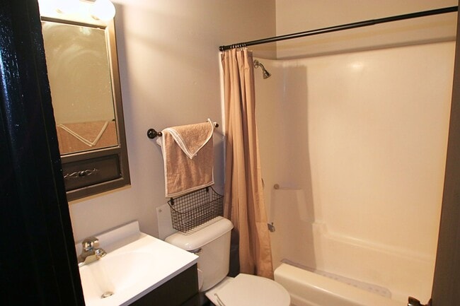 Building Photo - 45 Nassau Colony