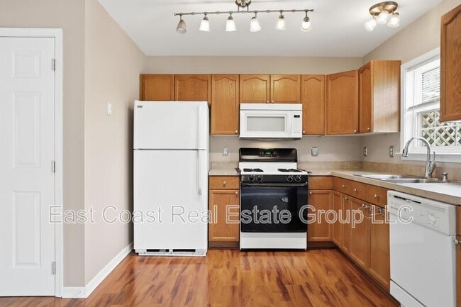 Building Photo - 808 Marquette Dr