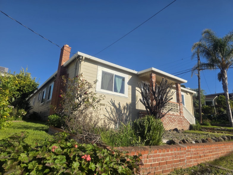 Building Photo - 17xxx Ehle St