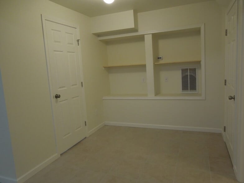 Building Photo - 250 Allen Dr