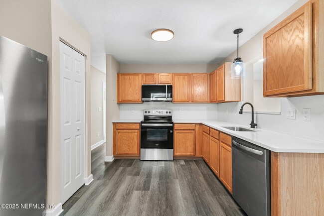 Building Photo - 452 Dutton Island Rd W