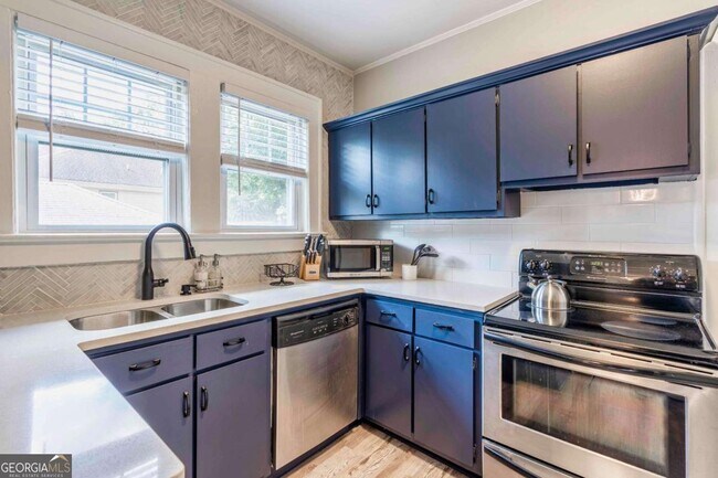 Building Photo - 850 Charles Allen Dr NE