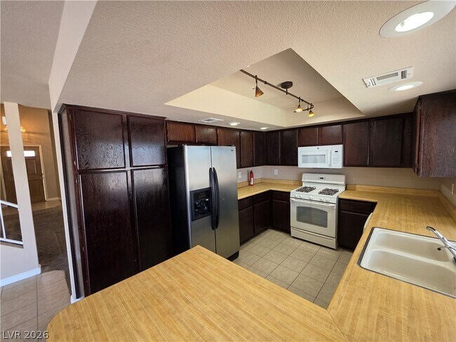 Building Photo - 1745 Mt Hood St