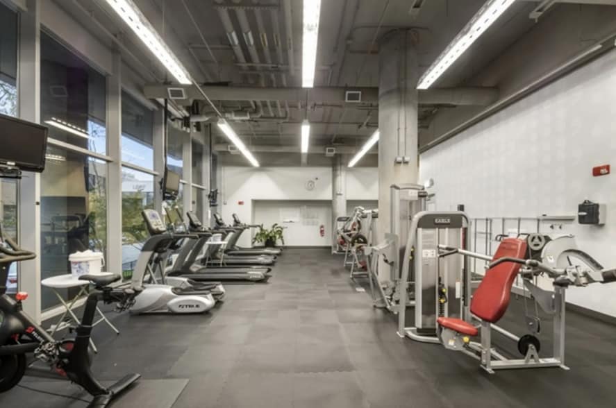 Building Photo - 860 W Blackhawk St