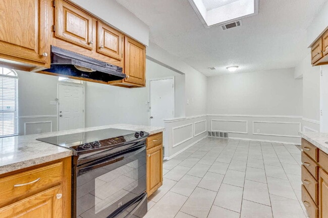 Building Photo - Easy Access to Highways with this 3BR in Arlington