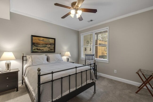 Building Photo - 1283 Creekside Pl SE