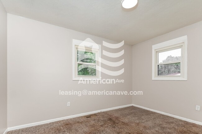 Building Photo - 2195 Mountview Cir