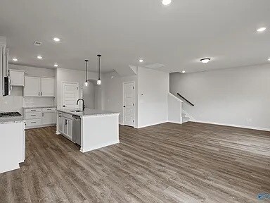 Building Photo - 113 Striker Ln