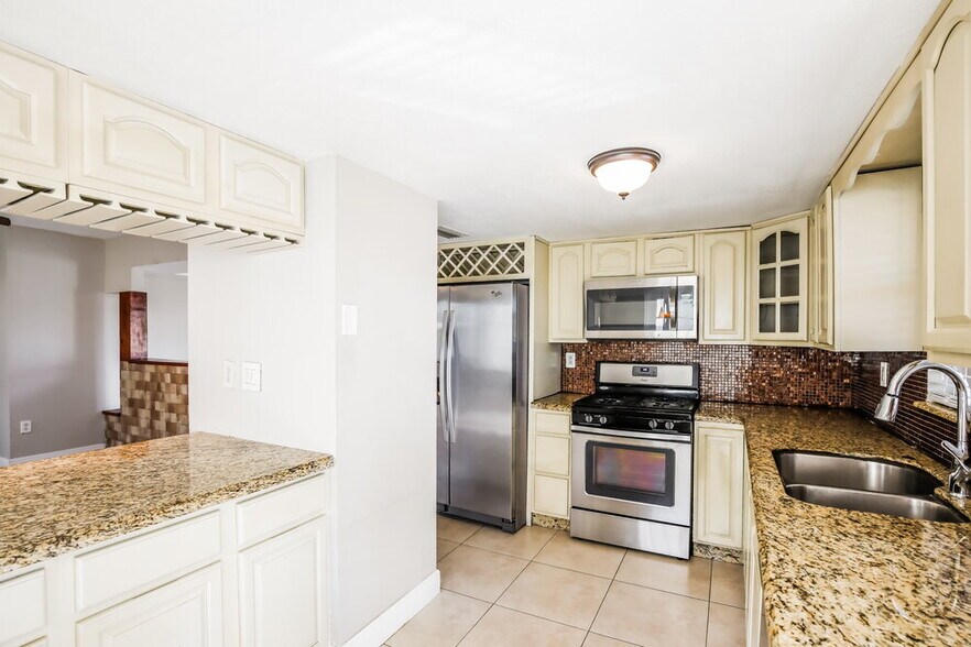 Building Photo - 4771 SW 154th Ave