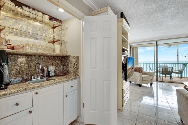 Building Photo - 840 Ocean Dr