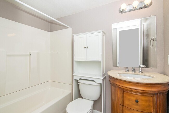 Building Photo - Ground Floor - 2 Bedroom 2 Bath w/ Fenced Back Yard - For Lease in Brandon, FL