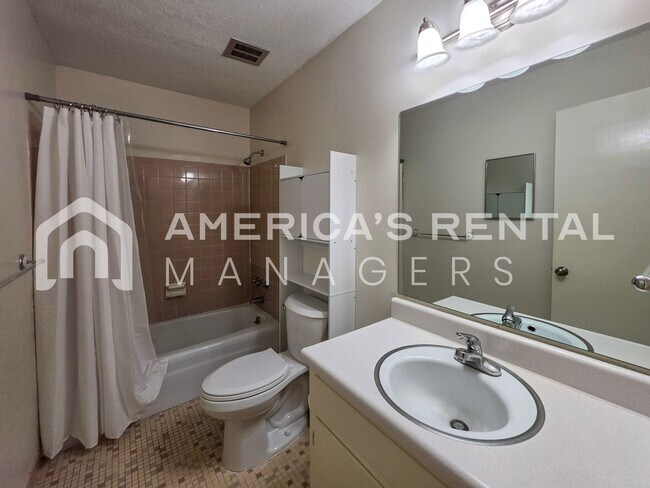 Building Photo - 3441 Sandner Ct
