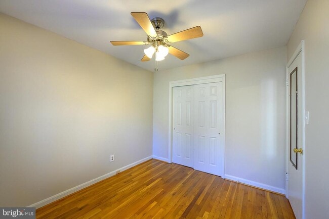 Building Photo - 9848 Hollow Glen Pl