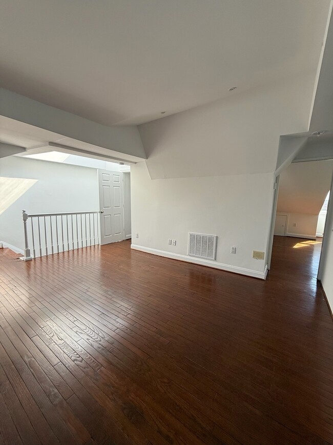 Building Photo - 3267 N St NW