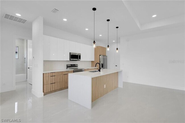 Building Photo - 2921 7th St SW