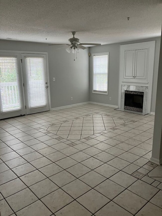 Building Photo - 909 Litchfield Way