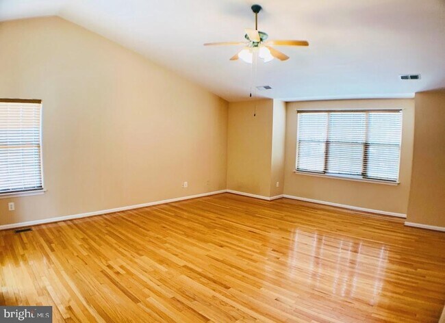 Building Photo - 21 Warwick Way