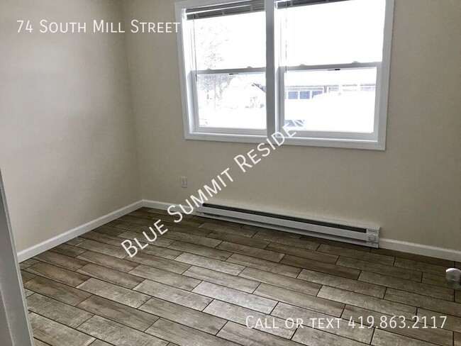 Building Photo - 2 bed, 1 bath, half double, single detache...