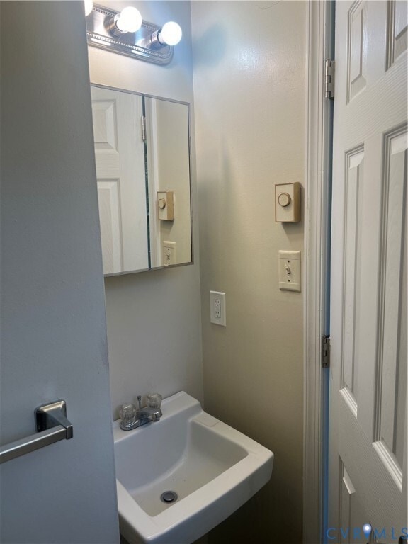 Building Photo - 3301 Fisher Ave