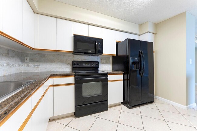Building Photo - 3530 Mystic Pointe Dr