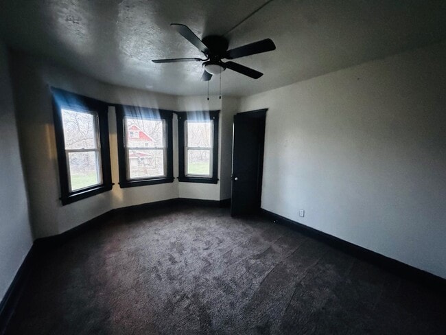 Building Photo - 576 E 110th St