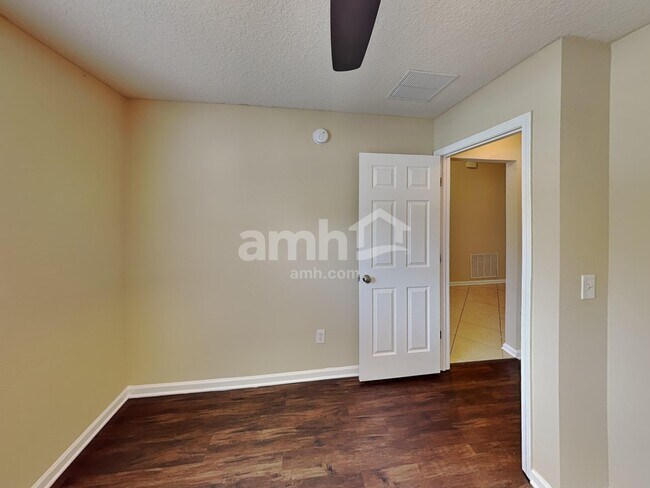 Building Photo - 12333 Anarania Dr