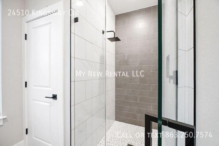 Building Photo - 24510 SW Kingsway Cir