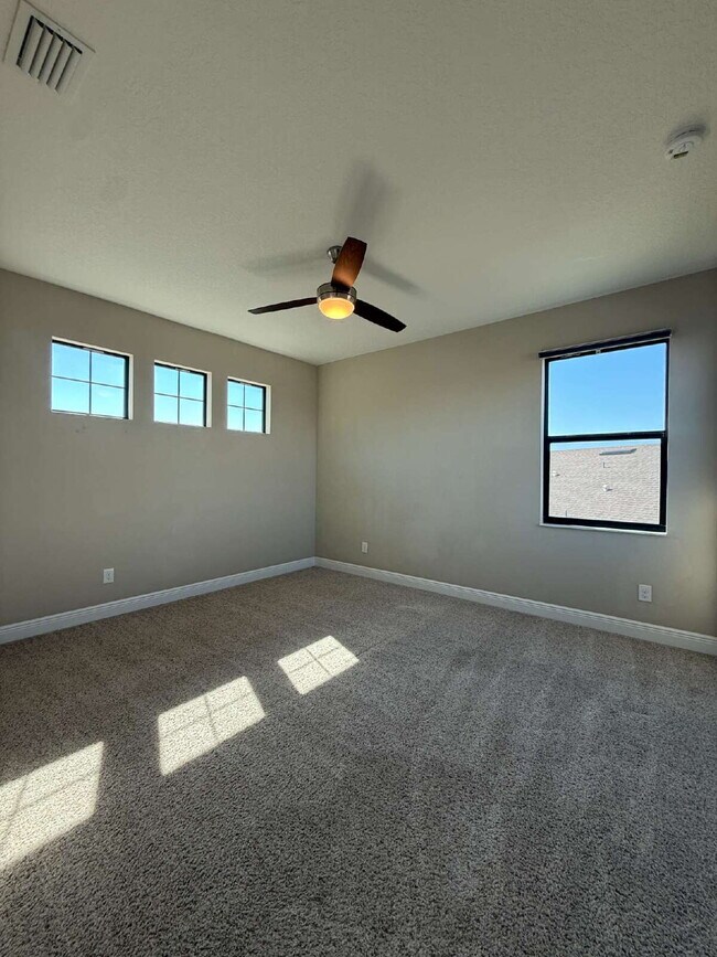 Building Photo - 4BR, 2.5BA home with resort style outdoor living!