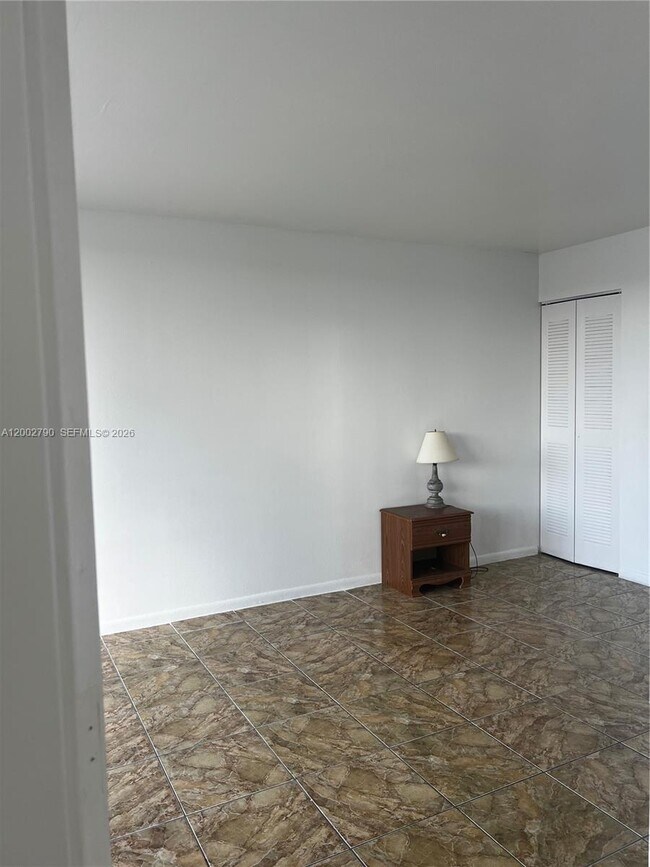 Building Photo - 7601 E Treasure Dr