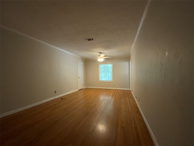 Building Photo - 2327 Branard St
