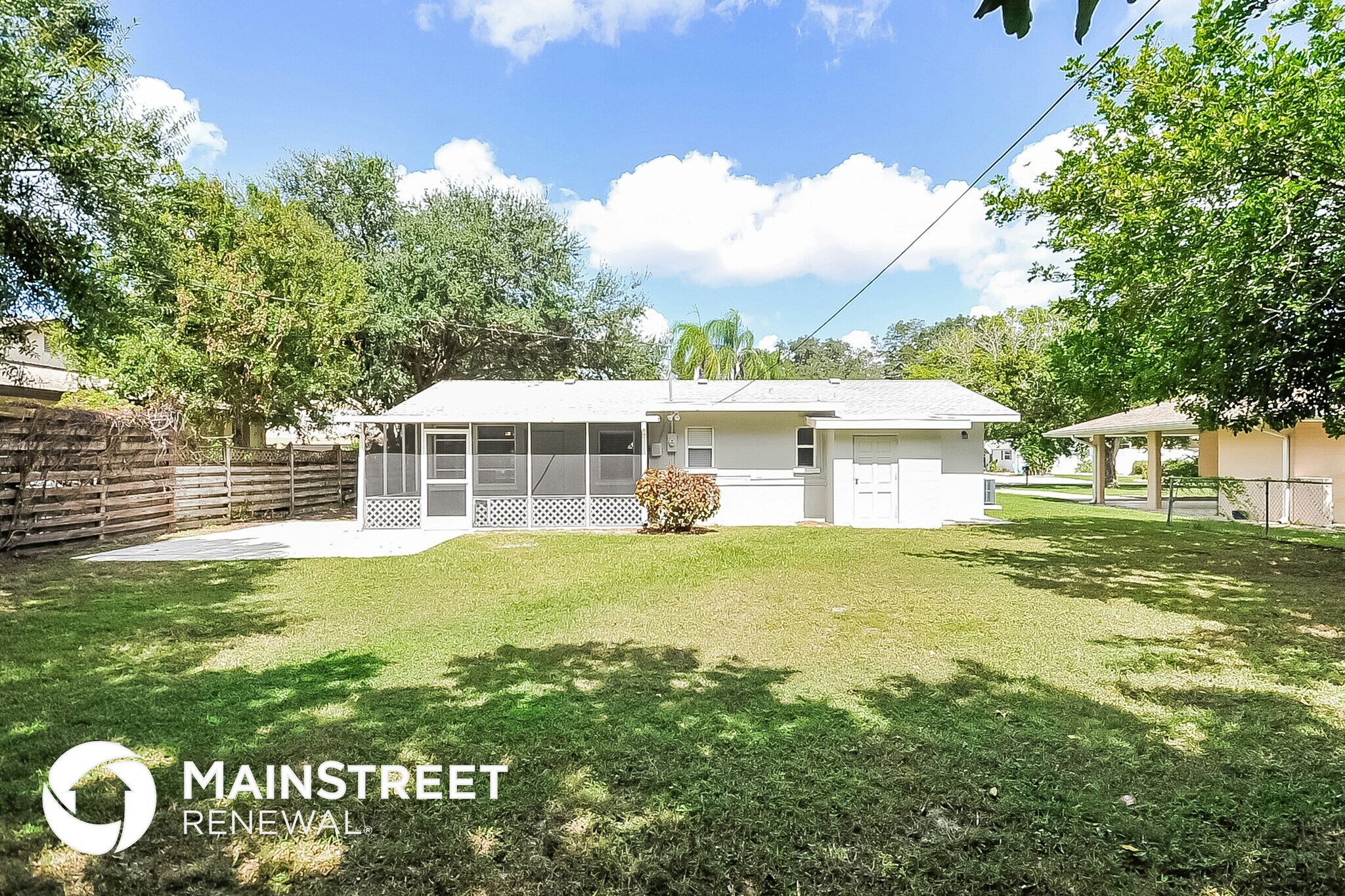 Building Photo - 2026 Sandrala Dr