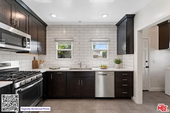 Building Photo - 5245 S San Vicente Blvd