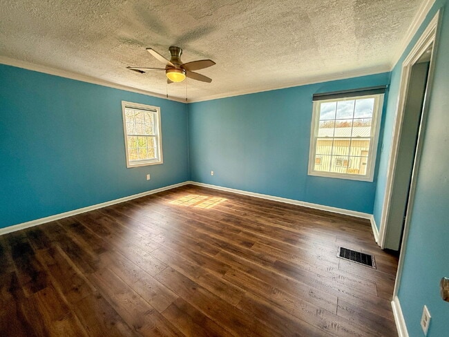 Building Photo - 2BR/1BA Unit Pleasant View - Utilities Included