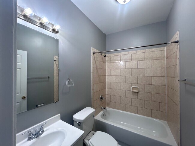 Building Photo - Baltimore - 4 Bedrooms and 2.5 baths Available!