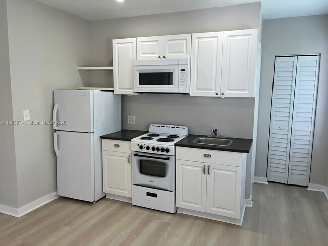 Primary Photo - 534 SW 6th Ct