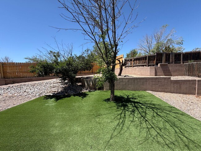 Building Photo - 2 Bedroom Single Story Home Available Near Unser Blvd NE & Northern Blvd NE in North Hills Rio Ra...