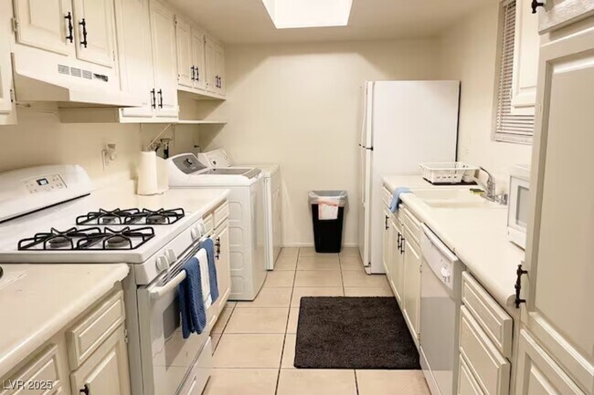 Building Photo - 4650 Koval Ln