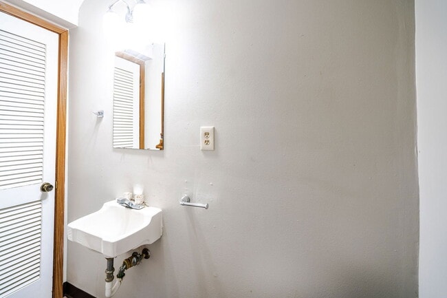 Building Photo - 1250 Indianola Ave