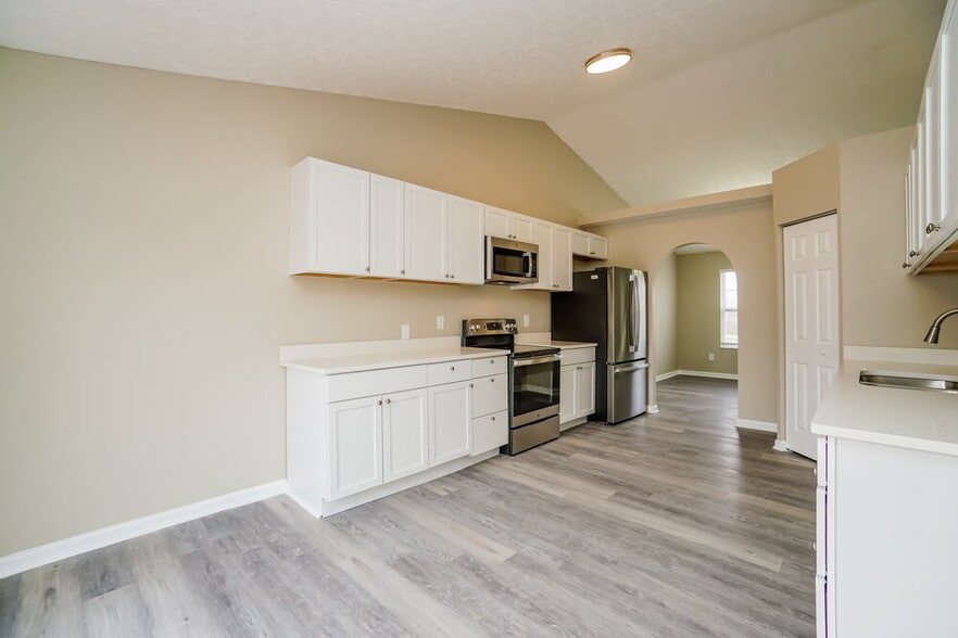 Building Photo - 208 N Bend Dr